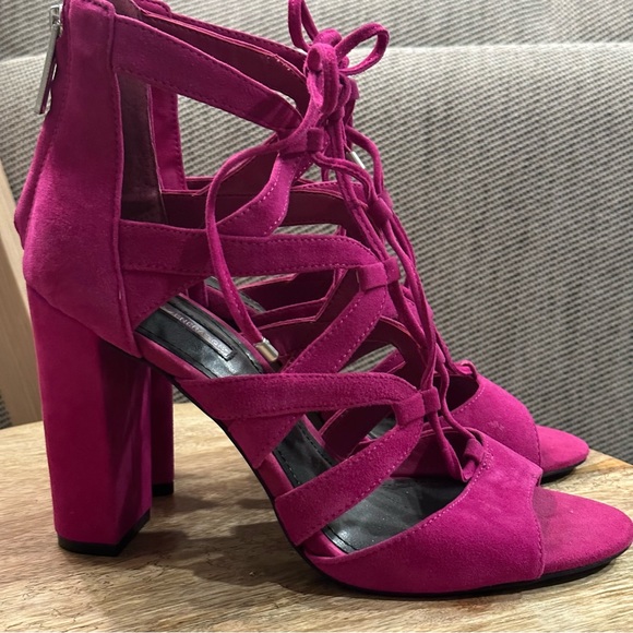 BCBG suede block heel - Picture 2 of 5